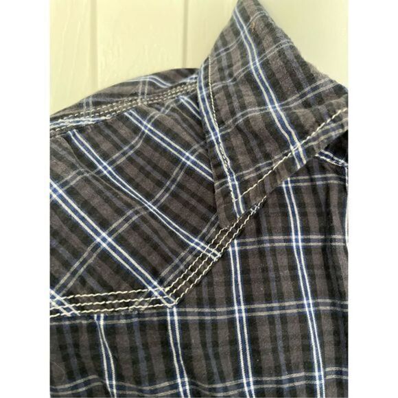 Red Snap Blue and White Plaid Distressed Long Sleeve Snap button Shirt. Size Med - Picture 6 of 9